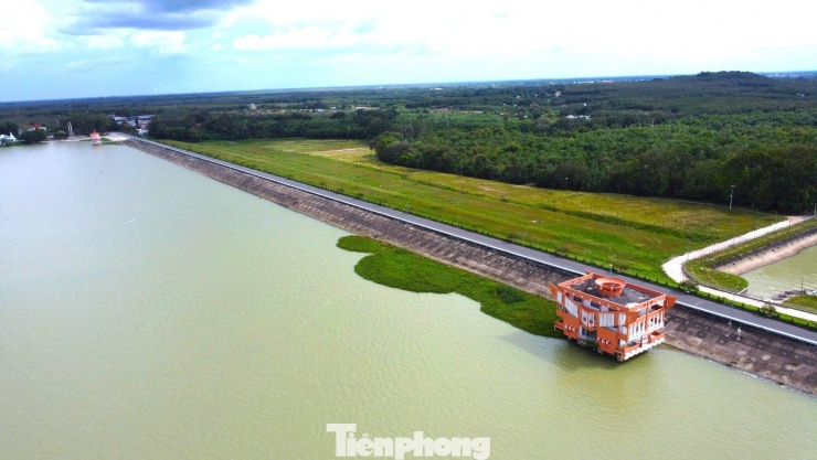 Toàn cảnh hồ nước nhân tạo lớn nhất Đông Nam Á khiến người dân thấp thỏm khi xả lũ - 7