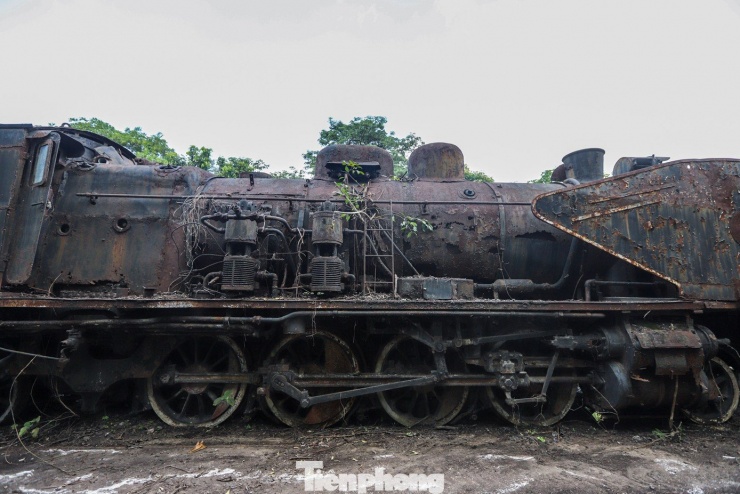 Nhà máy xe lửa Gia Lâm - Cty Vận tải
Hành khách đường sắt Hà Nội, địa chỉ tại số 551 Nguyễn Văn Cừ, có
diện tích hơn 200 nghìn m2, bao gồm trụ sở Cty, nhà xưởng sửa chữa
toa xe.