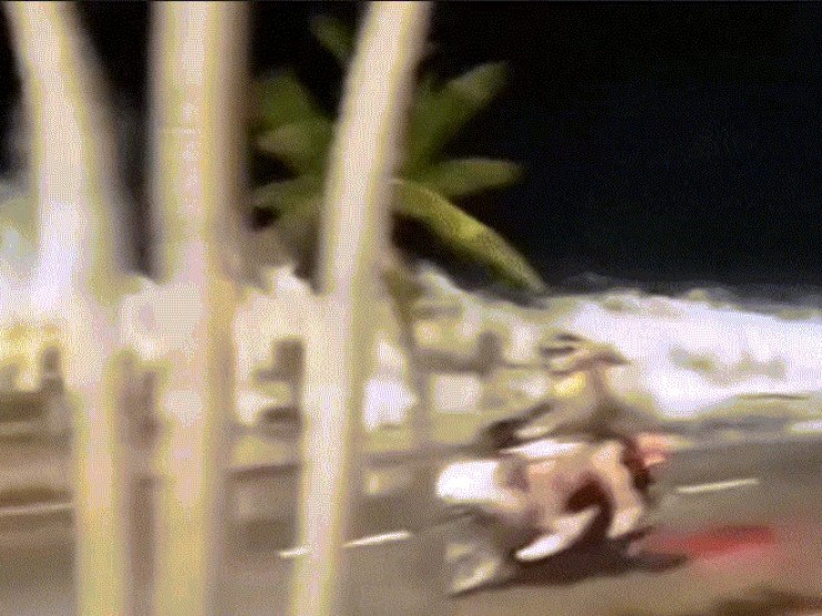 CLIP: Bão 15 chưa vào, sóng lớn đã tràn lên đường biển Nha Trang