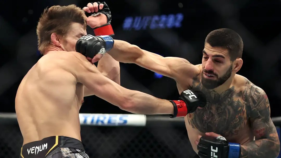 Ronaldo quyết định lấn sân sang MMA