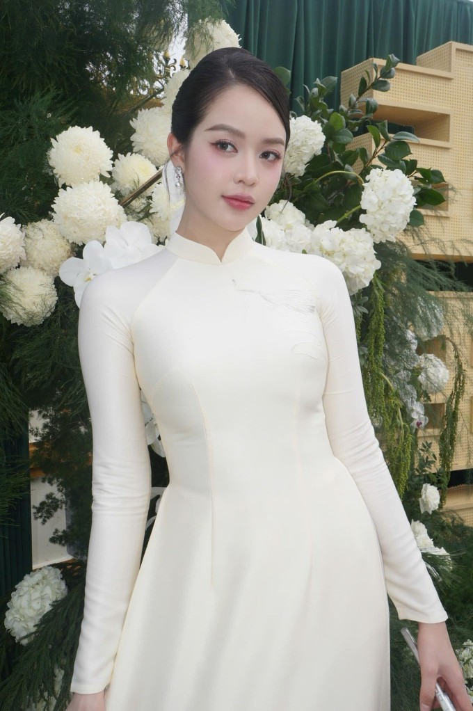 Thanh Thủy làm phù dâu trong đám cưới Đỗ Thị Hà. Ảnh: NVCC