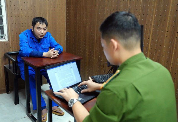 Cơ quan CSĐT Công an tỉnh Phú Thọ lấy lời khai đối tượng chủ mưu, cầm đầu Tạ Minh Châu.