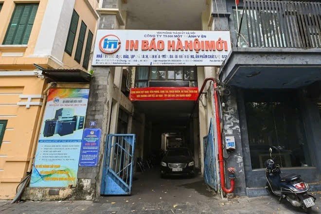 Công ty In báo Nhân Dân Hà Nội, Công
ty TNHH MTV In báo Hà Nội Mới tọa lạc tại khu đất vàng của Thủ đô
cũng nằm trong diện di dời đợt 1 này.