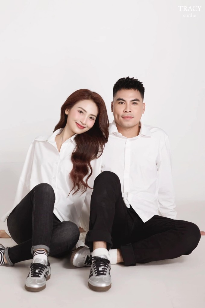 Từ đó, Huyền Trang - Đức Huy thoải mái bày tỏ tình cảm, chia sẻ những khoảnh khắc hạnh phúc bên nhau trên trang cá nhân của cả hai.