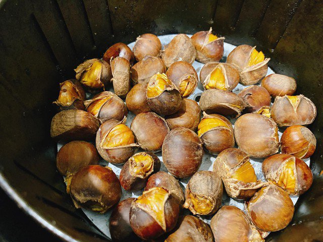 Hạt dẻ có nhiều lợi ích cho sức khỏe. Ảnh HM