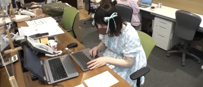 Mizuki, 26 tuổi ở Tokyo chọn cách giả gái, không thi công chức để chống lại kỳ vọng của mẹ. Ảnh: weixin.qq