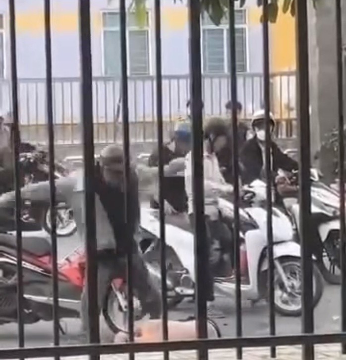 Công an đang xác minh nhóm đối tượng đánh dã man nam thanh niên trong khu công nghiệp