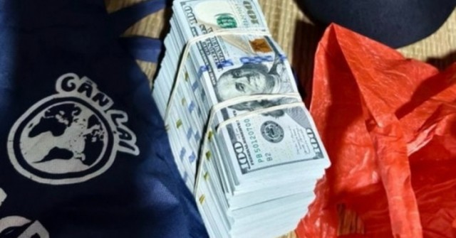 Nhận hàng cứu trợ bão lũ, phát hiện gần 2.000 U...