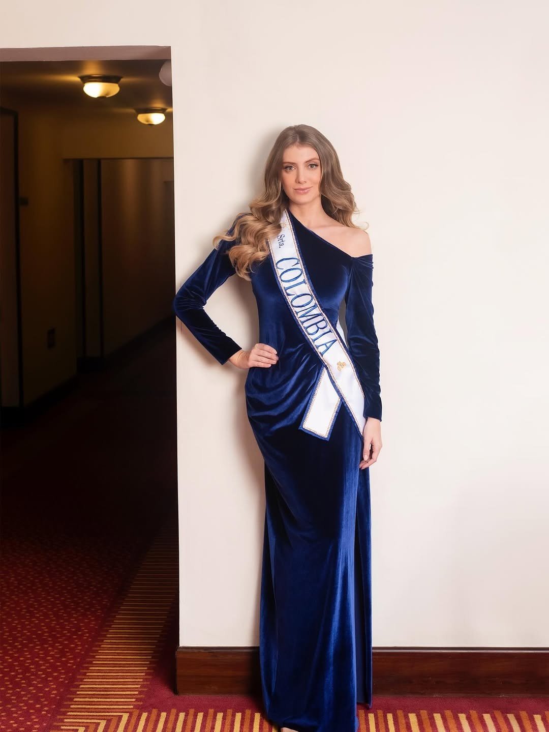 "Ai cũng có thể xinh đẹp, nhưng việc sở hữu một vẻ đẹp toàn diện mới là điều quan trọng và tạo nên tác động", Catalina chia sẻ thêm.