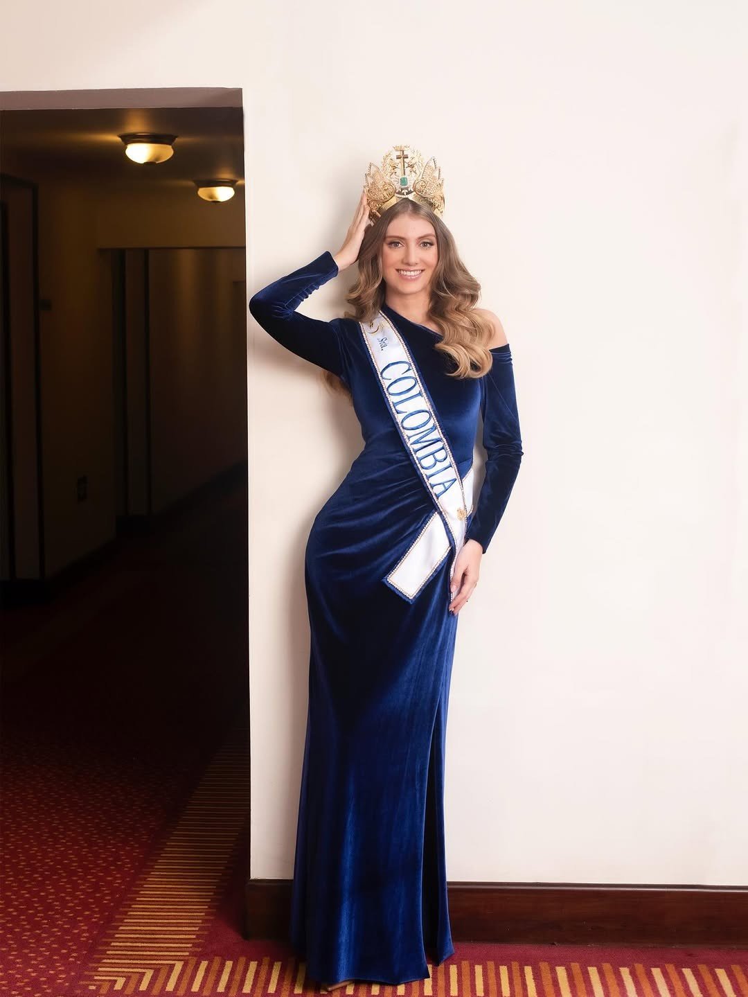 "Ai cũng có thể xinh đẹp, nhưng việc sở hữu một vẻ đẹp toàn diện mới là điều quan trọng và tạo nên tác động", Catalina chia sẻ thêm.