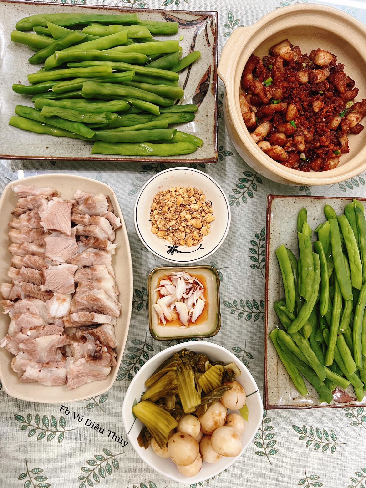 Vai giòn hấp - Ba chỉ chưng mắm tép - Đỗ luộc - Dưa cà muối
