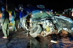 Tin tức trong ngày - Ô tô bị 'vò nát' sau cú đấu đầu kinh hoàng ở Lâm Đồng, 2 người tử vong tại chỗ