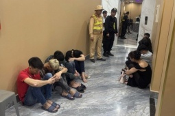 An ninh - Xã hội - Đột kích quán karaoke, phát hiện đường dây mua bán dâm