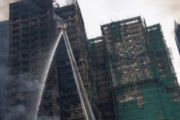 Đằng sau thảm họa cháy chung cư ở Hồng Kông