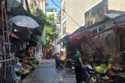 Thị trường - Tiêu dùng - Ngổn ngang chợ cóc ngã ba Hoa Bằng - Yên Hòa (Hà Nội): Bài toán nan giải trong lộ trình xóa chợ tạm của Hà Nội?