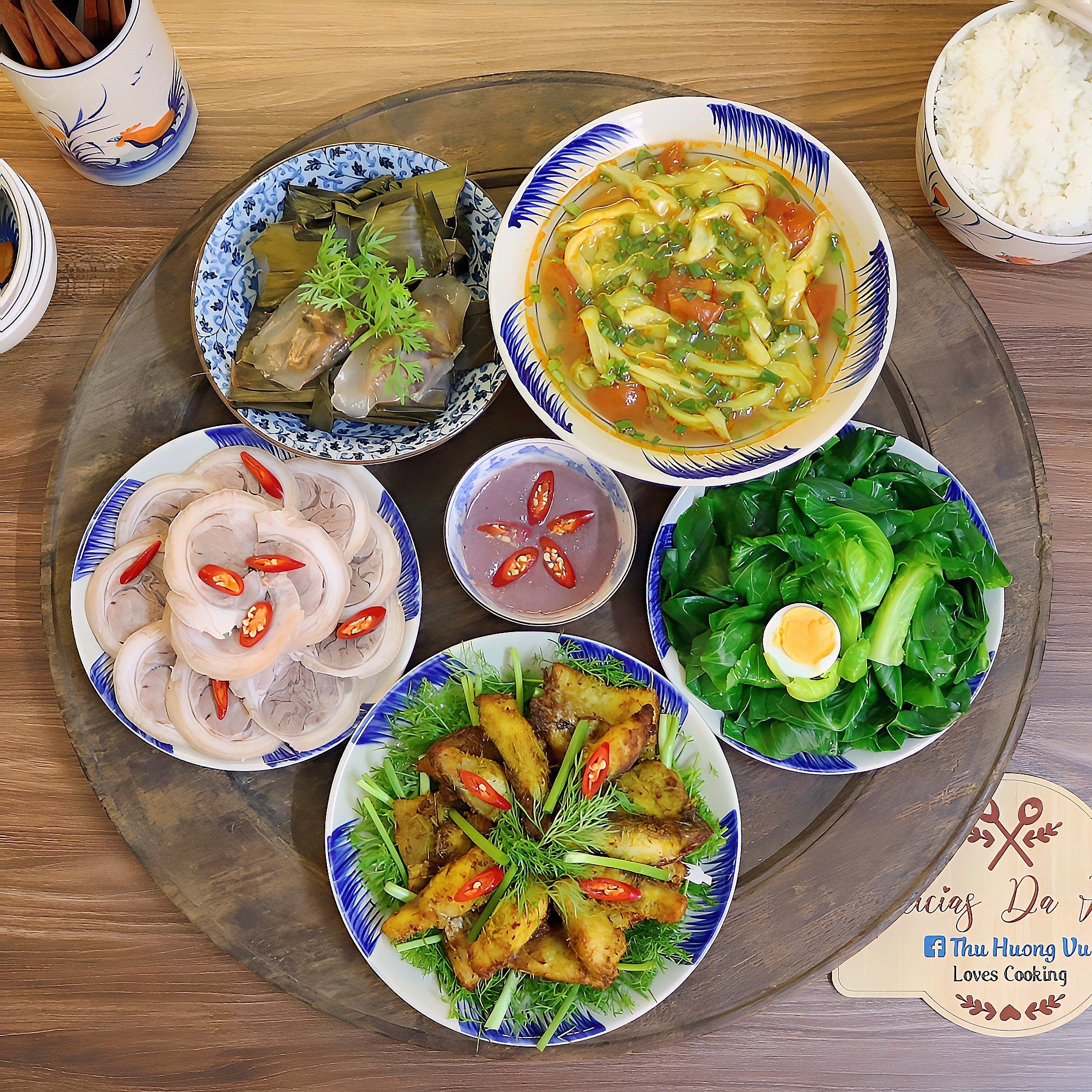 Cá nướng riềng mẻ - Thịt bắp giò heo luộc - Nõn cải luộc chấm trứng xì dầu - Canh chua dọc mùng - Bánh bột lọc&nbsp;