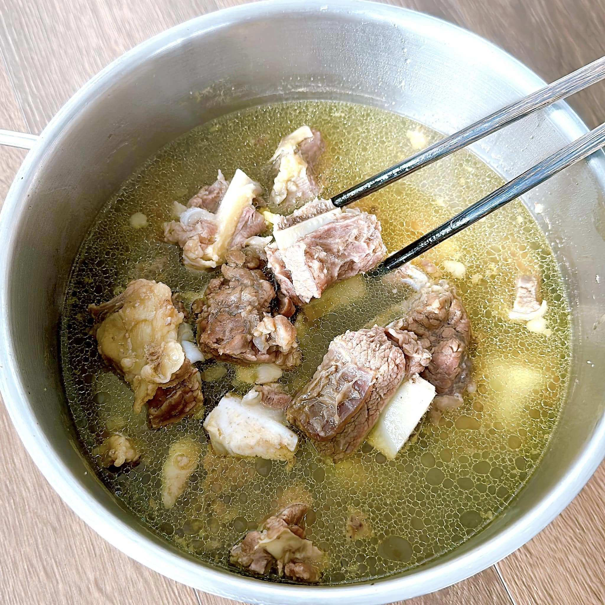 Loại lá có tên cực lạ, nấu canh sườn bò ngon miễn chê - 5