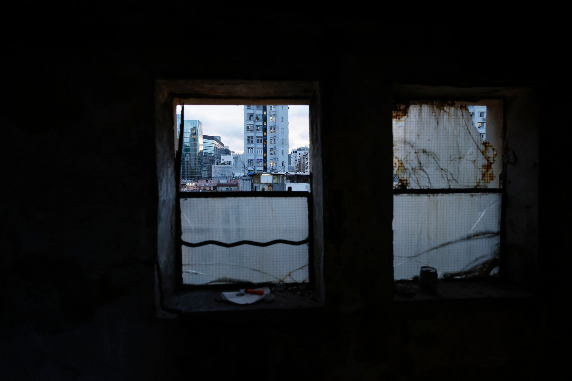Mức độ tồi tài ở một căn nhà "quan tài" ở khu Mong Kok, Hong Kong. Ảnh: Reuters