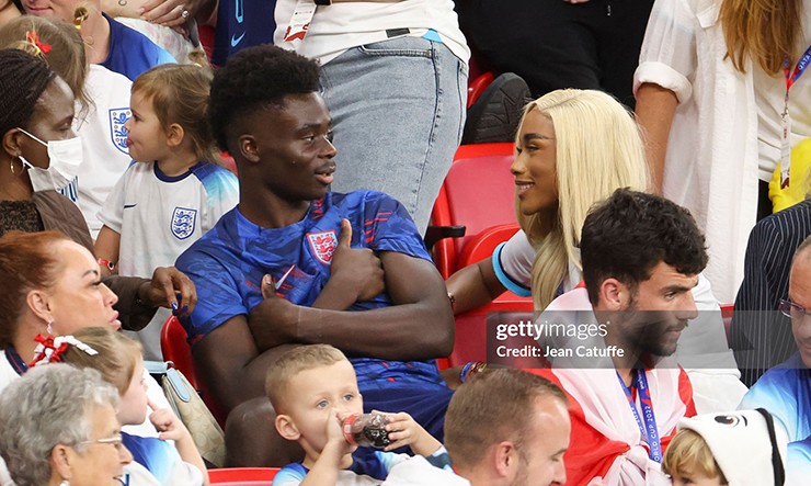 Bukayo Saka và Tolami Benson hạnh phúc bên nhau
