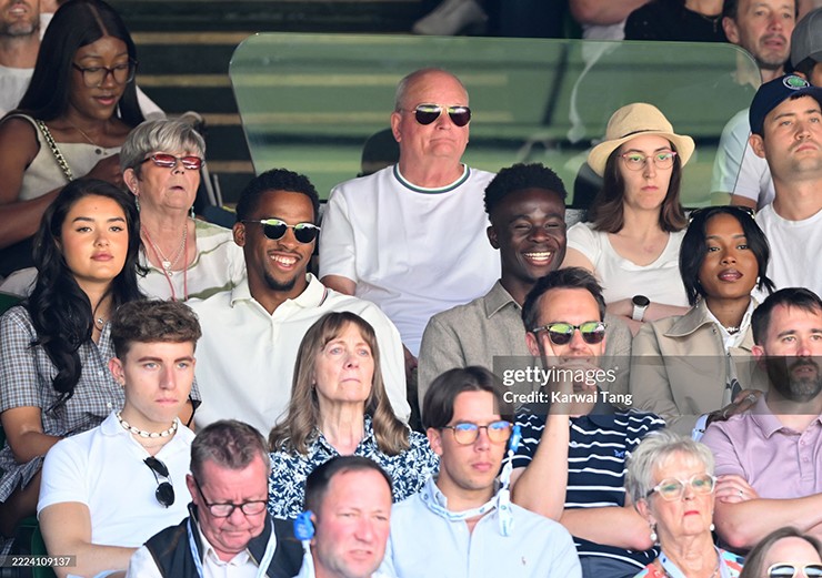 Màn cầu hôn lãng mạn đánh dấu 5 năm gắn bó của Saka và Tolami