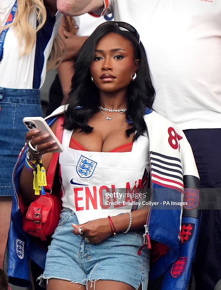 Sao Arsenal Saka cầu hôn bạn gái xinh đẹp, khoe chiếc nhẫn “khổng lồ” - 9