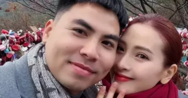 Cầu thủ Đức Huy cầu hôn MC Huyền Trang