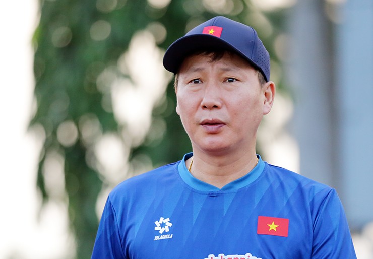 HLV Kim Sang Sik đau đầu trong việc tìm đội hình tối ưu U22 Việt Nam trước SEA Games 33.