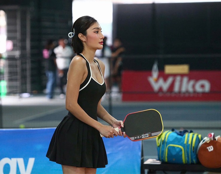 Tuyết Nhi cho biết chơi pickleball khuya lâu sẽ khiến giờ giấc sinh học của cơ thể bị đảo lộn