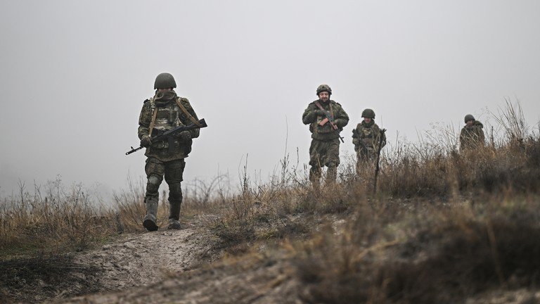 Ông Putin nêu điều kiện chấm dứt xung đột với Ukraine - 1