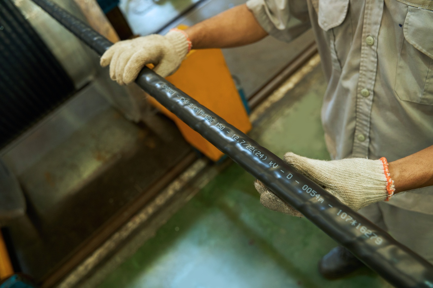 Cáp sử dụng lớp giáp bảo vệ phù hợp cho chôn trực tiếp dưới đất, đảm bảo giảm thiểu tác động cơ học và môi trường.