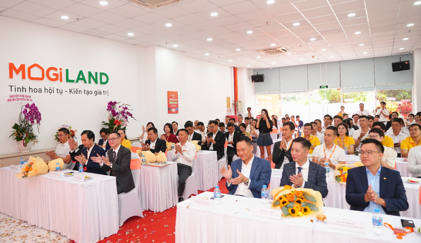 Hơn 300 đối tác và chuyên gia trong lĩnh vực bất động sản có mặt tại sự kiện. Nguồn: Mogiland.