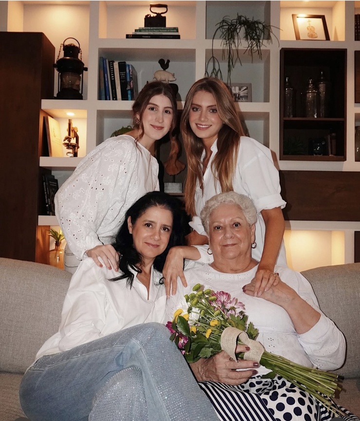 Phong cách thời trang đời thường của người đẹp Colombia vừa giành vương miện Miss International 2025 - 15