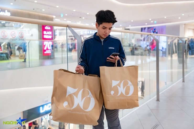 Chi chục triệu đồng săn hàng hiệu dịp Black Friday - 5