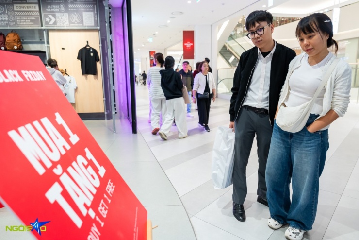 Chi chục triệu đồng săn hàng hiệu dịp Black Friday - 3