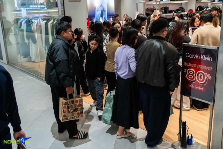 Chi chục triệu đồng săn hàng hiệu dịp Black Friday - 7