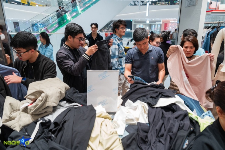 Chi chục triệu đồng săn hàng hiệu dịp Black Friday - 8