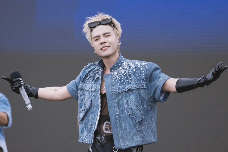 Quang Hùng MasterD tại chương trình Waterbomb TPHCM 2025.