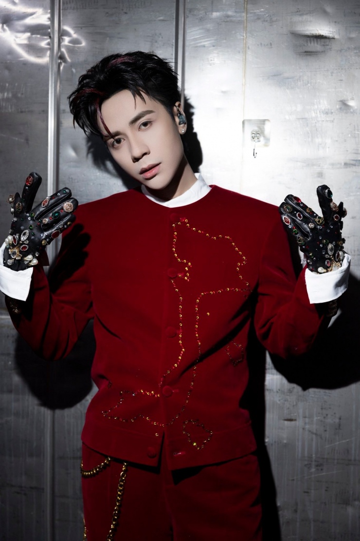 Nam ca sĩ Quang Hùng MasterD.