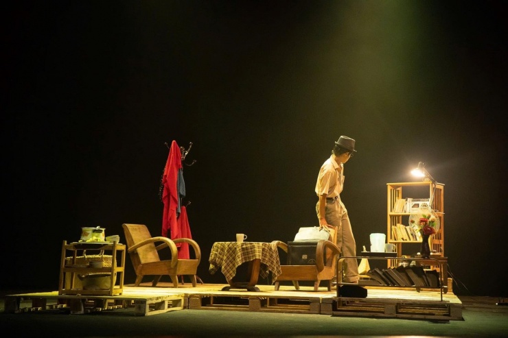 Vở Ngày mai trời lại sáng được NSND Trần Lực làm lại từ kịch bản của cố tác giả Đinh Xuân Hòa.