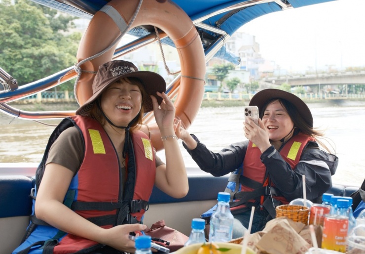 Nửa ngày trên thuyền khám phá Bình Dương - Củ Chi - 2