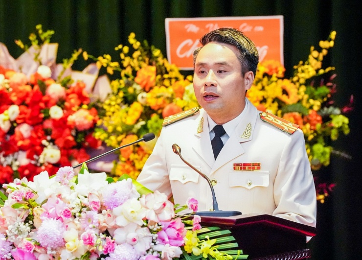 Đại tá Lê Đức Trung phát biểu tại buổi lễ. Ảnh: CACC