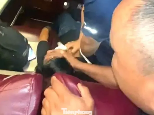 Clip hồi hộp giây phút giành lại sự sống cho người đàn ông trên xe khách
