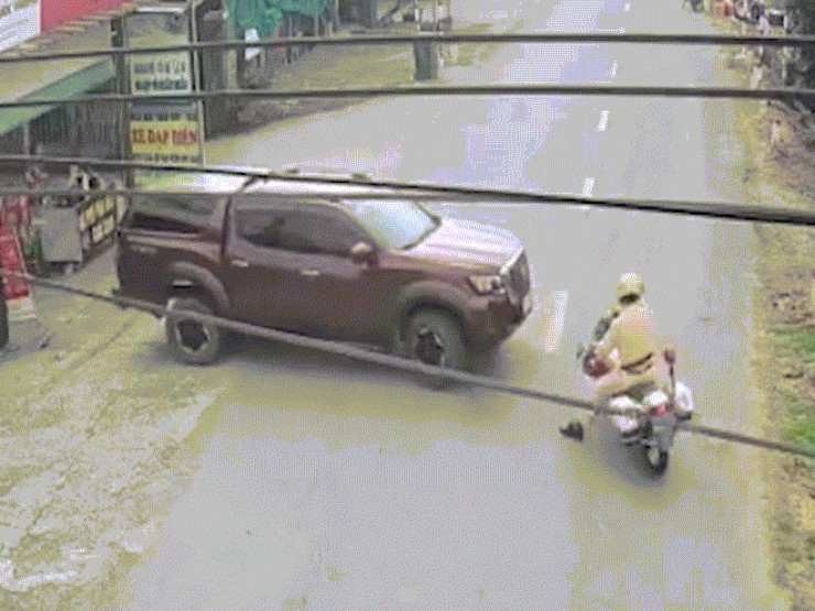 Danh tính tài xế lái ô tô húc ngã mô tô đặc chủng của CSGT rồi bỏ trốn