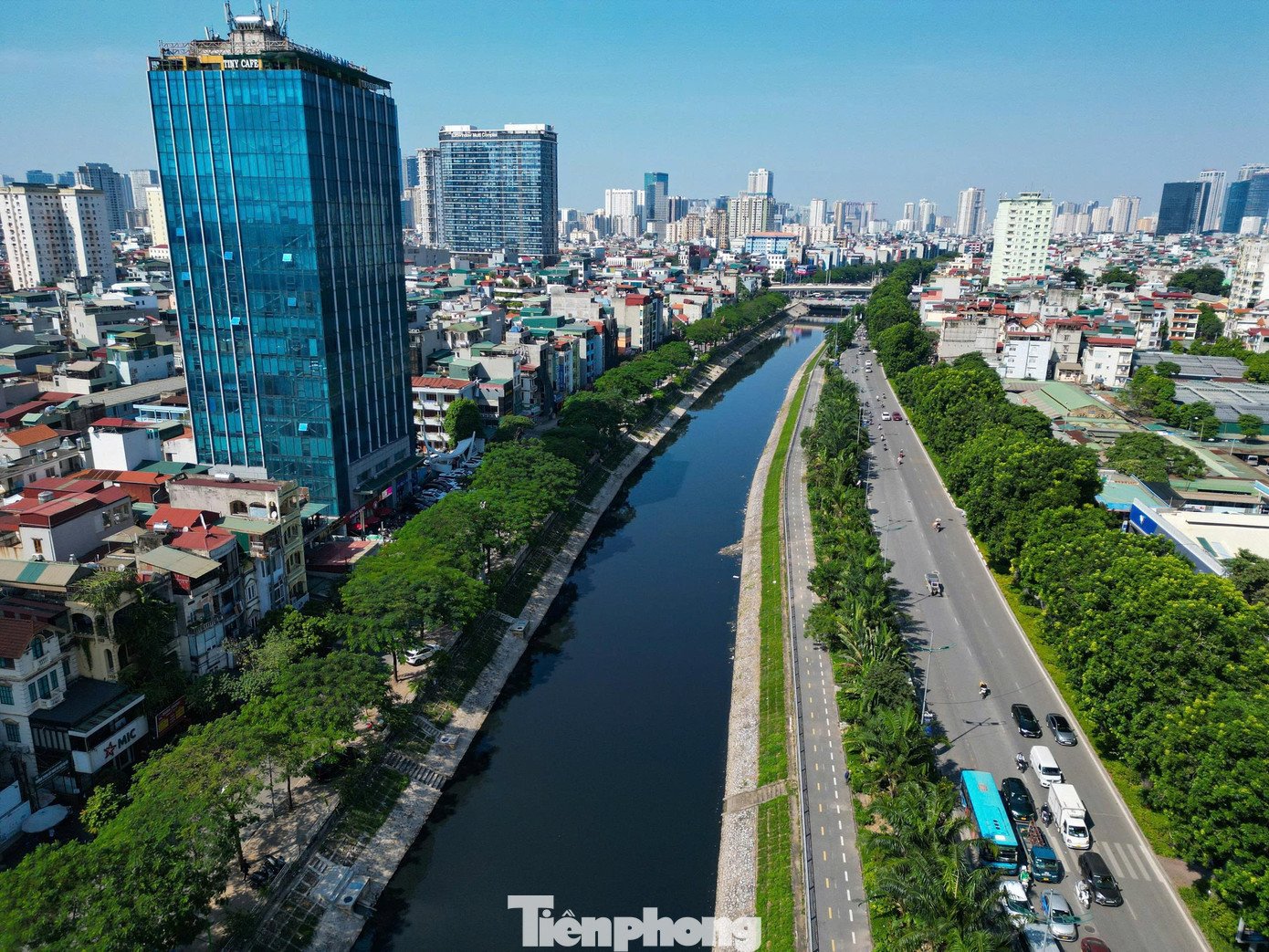 Sau một thời gian ‘hồi sinh’, nước sông Tô Lịch lại chuyển màu đen - 3