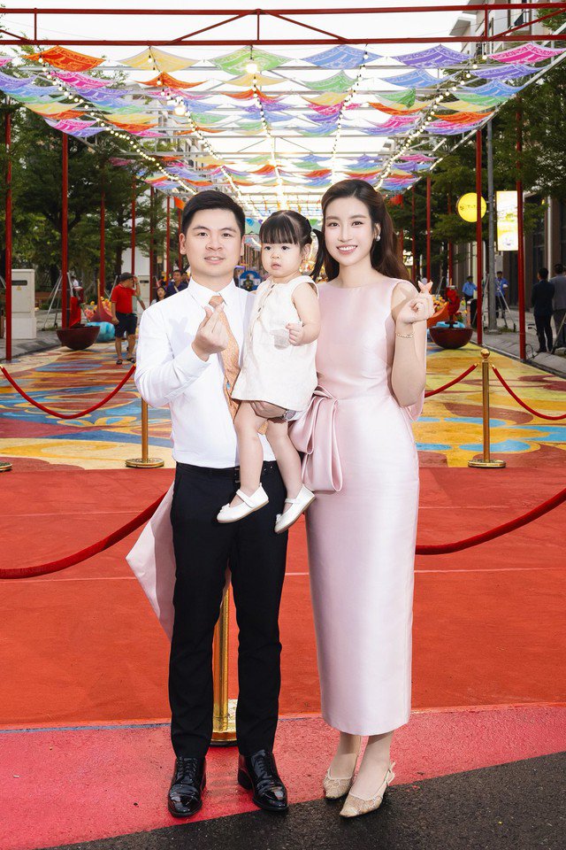 Gia đình hạnh phúc của Đỗ Mỹ Linh.