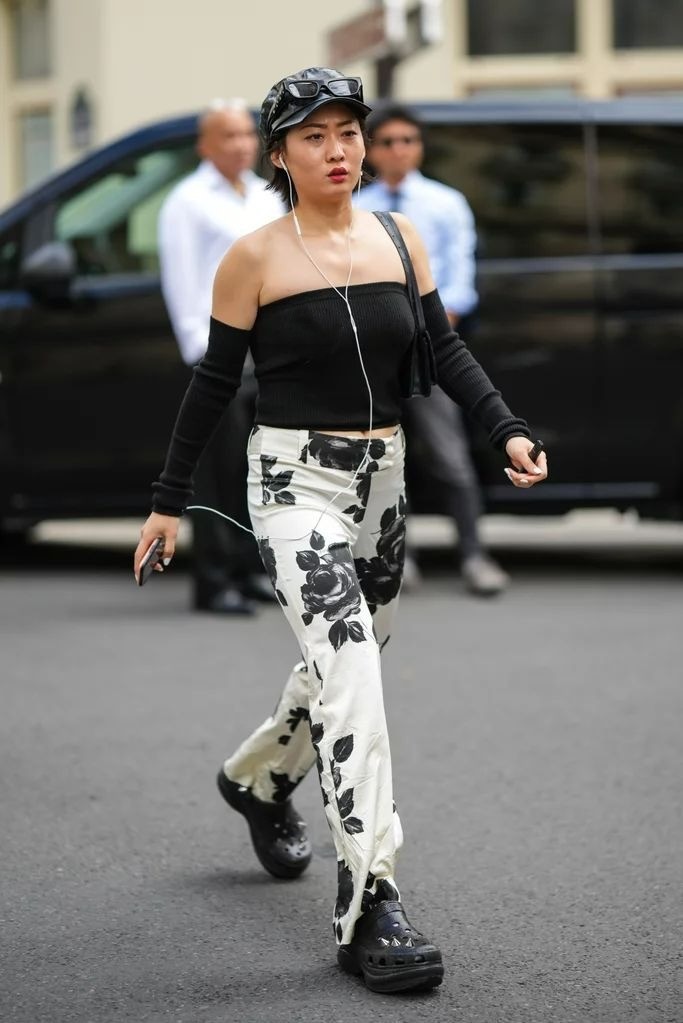 Phối đồ với mốt 'giày xấu' - 1