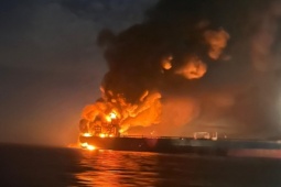 Hai tàu dầu nghi thuộc “hạm đội bóng tối” của Nga bất ngờ phát nổ