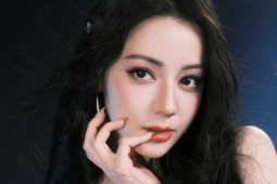 Địch Lệ Nhiệt Ba hại bạn diễn