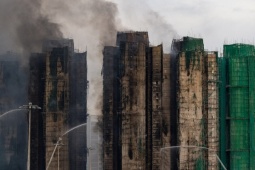 Hong Kong bắt thêm 8 người liên quan vụ cháy cụm chung cư