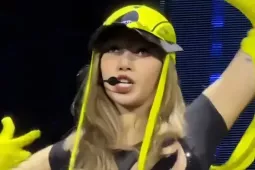 Bộ đồ bó sát của Lisa (BlackPink) bị chê phản cảm